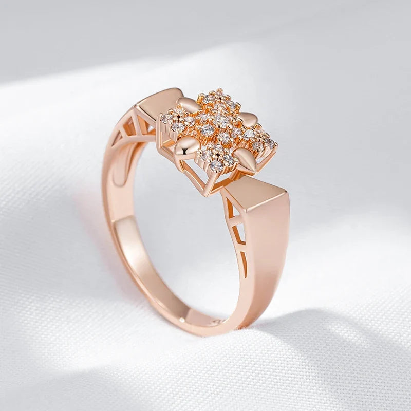 Anillo exquisito de flor de cristal en oro rosa