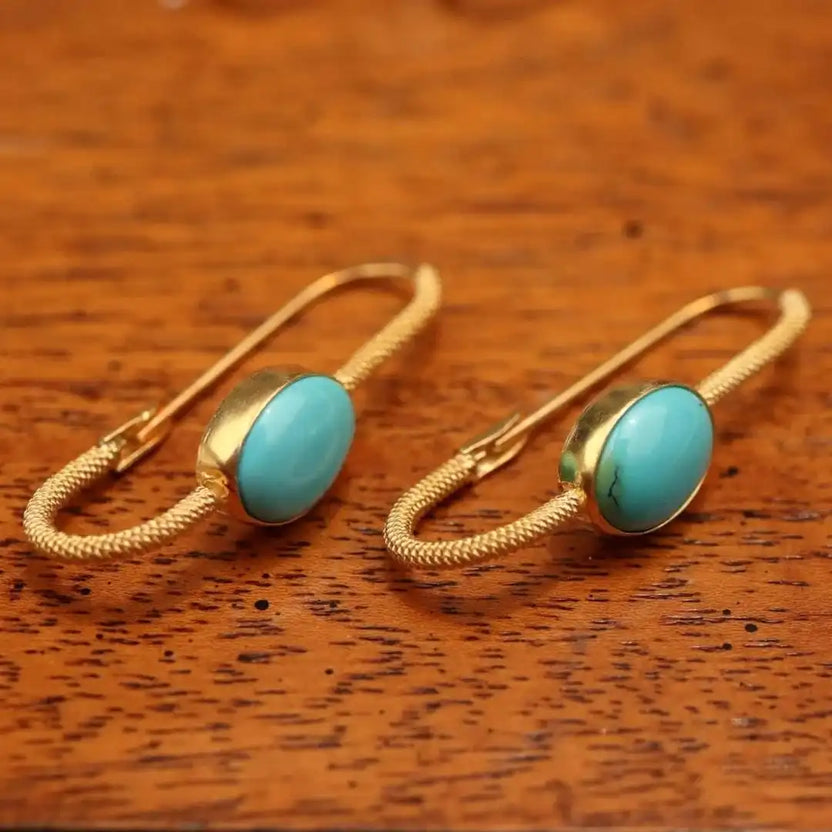 Pendientes atemporales de oro, turquesa, perla y piedra lunar