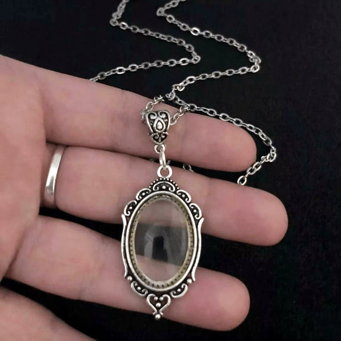Collar vintage de plata con filigrana oval – imagen 2