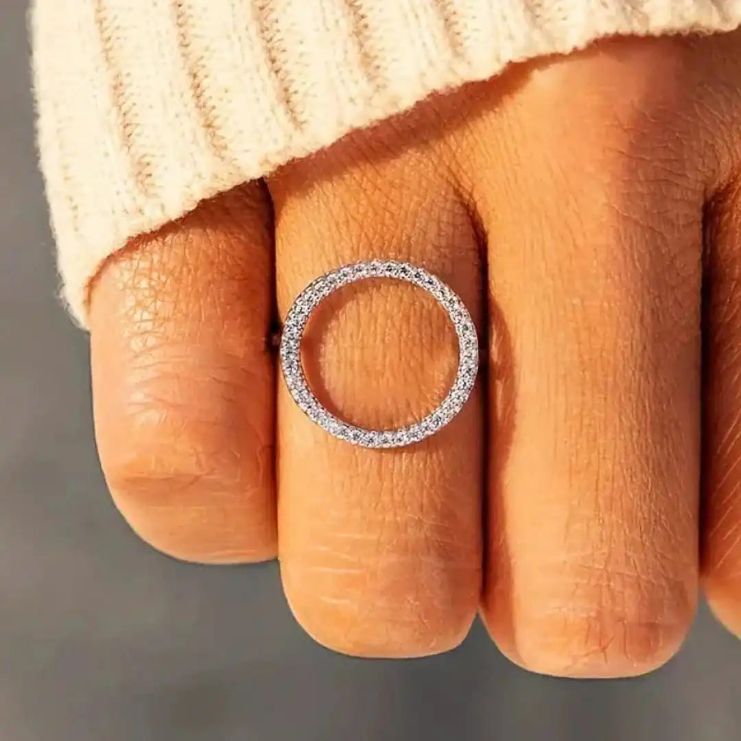 Anillo redondo de circonita cúbica en círculo – imagen 2