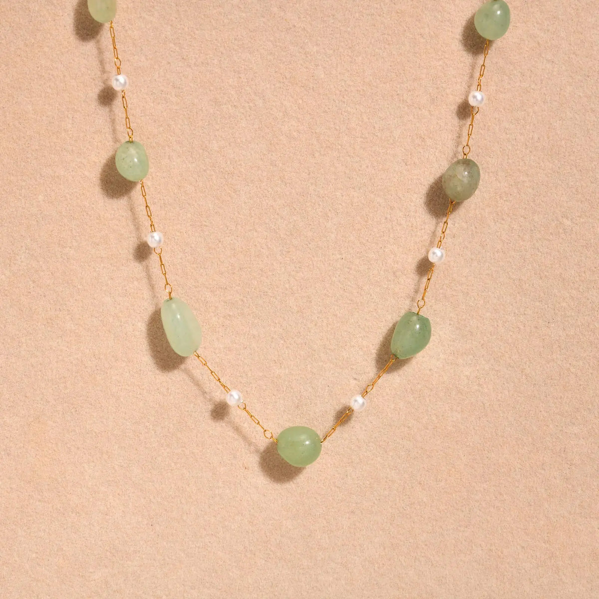 Collar bohemio de perlas con cadena – imagen 3