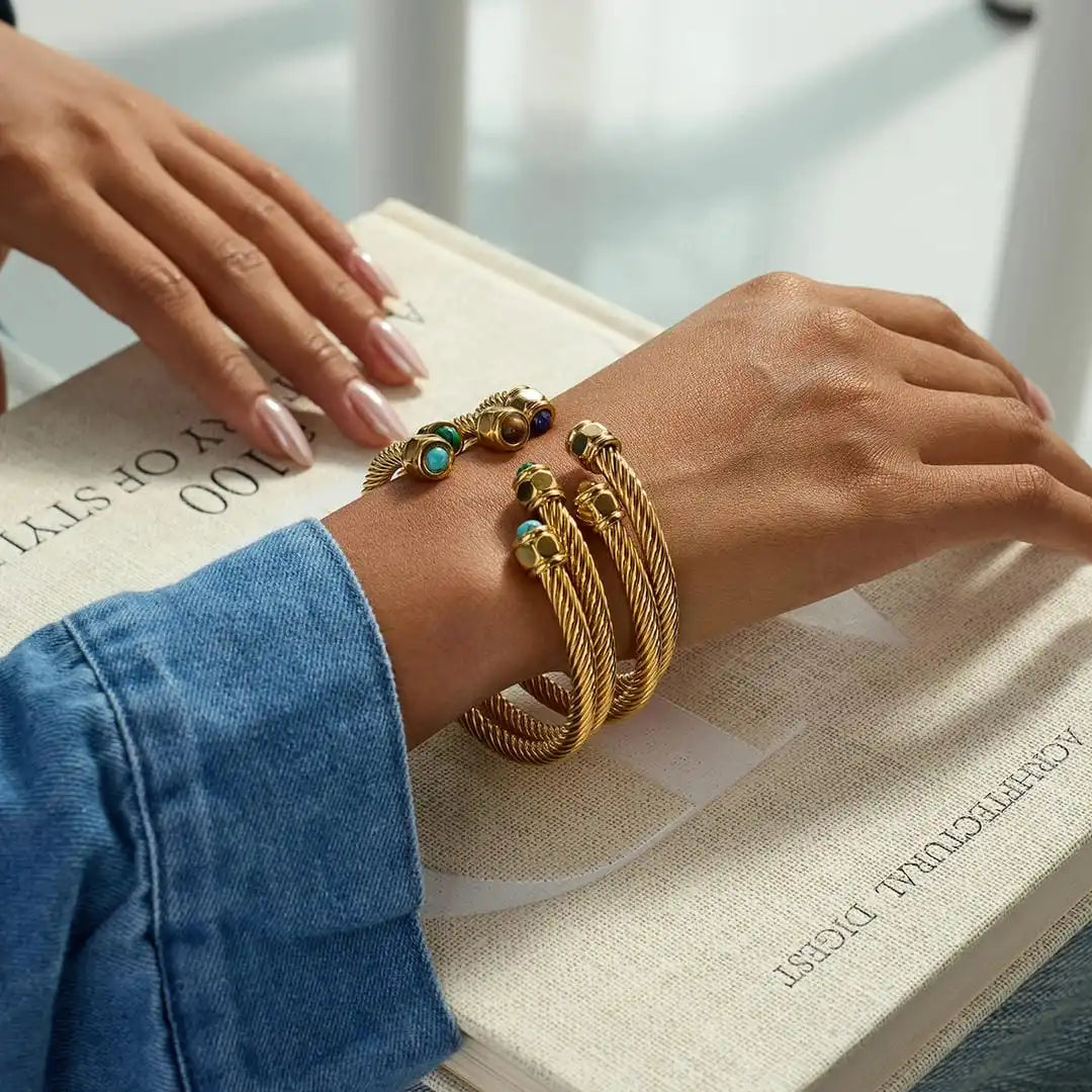 Pulsera vintage de oro ajustable con piedra