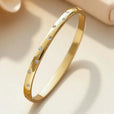 Pulsera dorada de circonita atemporal