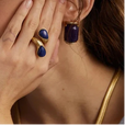 Anillo dorado con nudo de gota esculpido – imagen 6