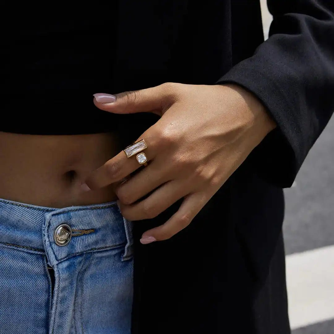 Anillo abierto geométrico de doble baguette – imagen 3