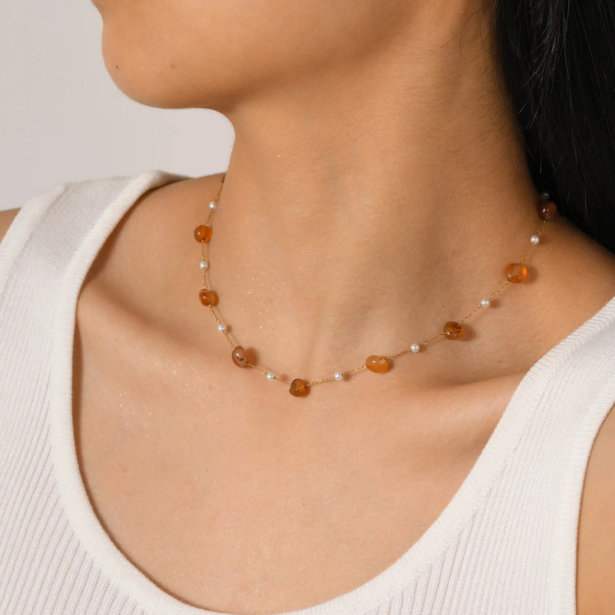 Collar bohemio de perlas con cadena – imagen 2