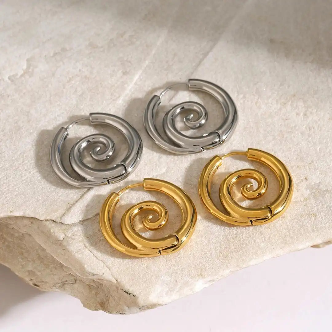 Pendientes espiral dorados atemporales – imagen 2