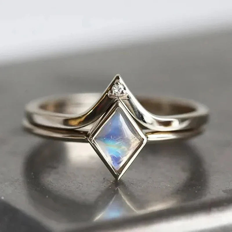 Anillo chic atemporal de ópalo romboidal