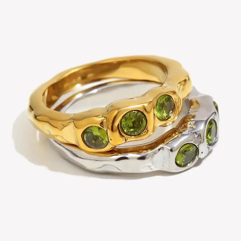 Anillo vintage dorado con piedras incrustadas