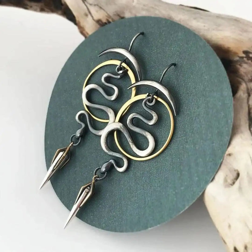 Pendientes clásicos largos de metales mixtos en forma de serpiente