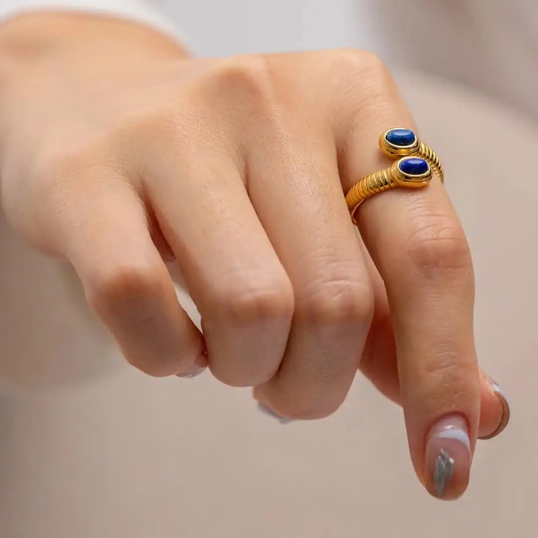 Anillo bohemio ajustable de oro con lapislázuli y turquesa – imagen 3