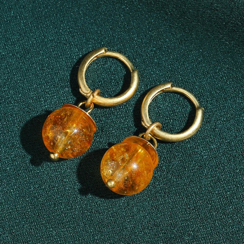 Pendientes dorados modernos con perla esférica – imagen 4