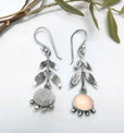 Pendientes colgantes de cuarzo rosa con hojas en plata – imagen 3