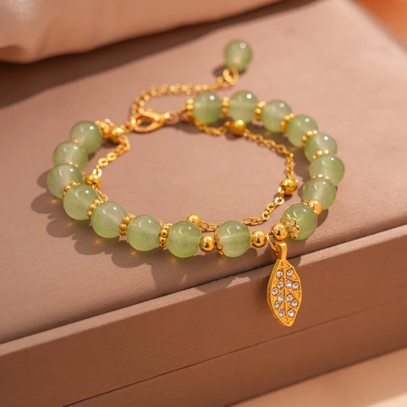 Pulsera de cuentas de jade con charm de hoja