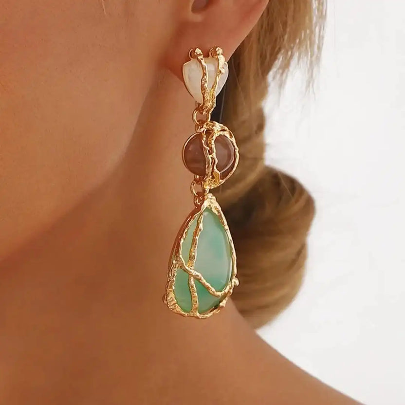 Pendientes vintage dorados con colgante de gota