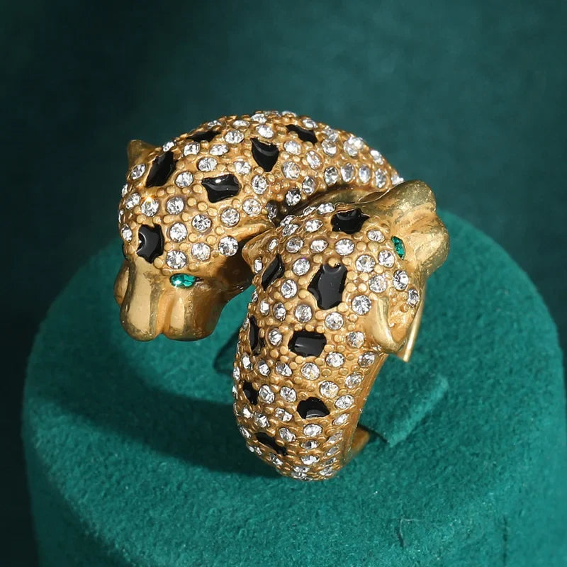 Anillo llamativo artístico de leopardo con circonita
