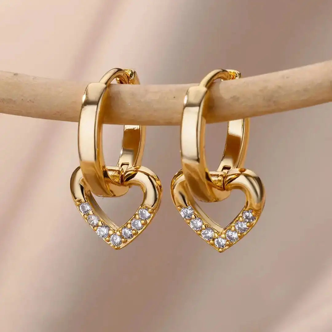 Pendientes de corazón calado con circonita