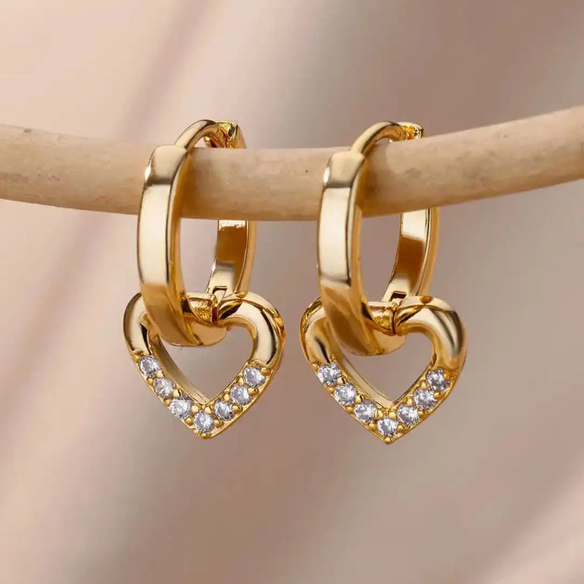 Pendientes de corazón calado con circonita
