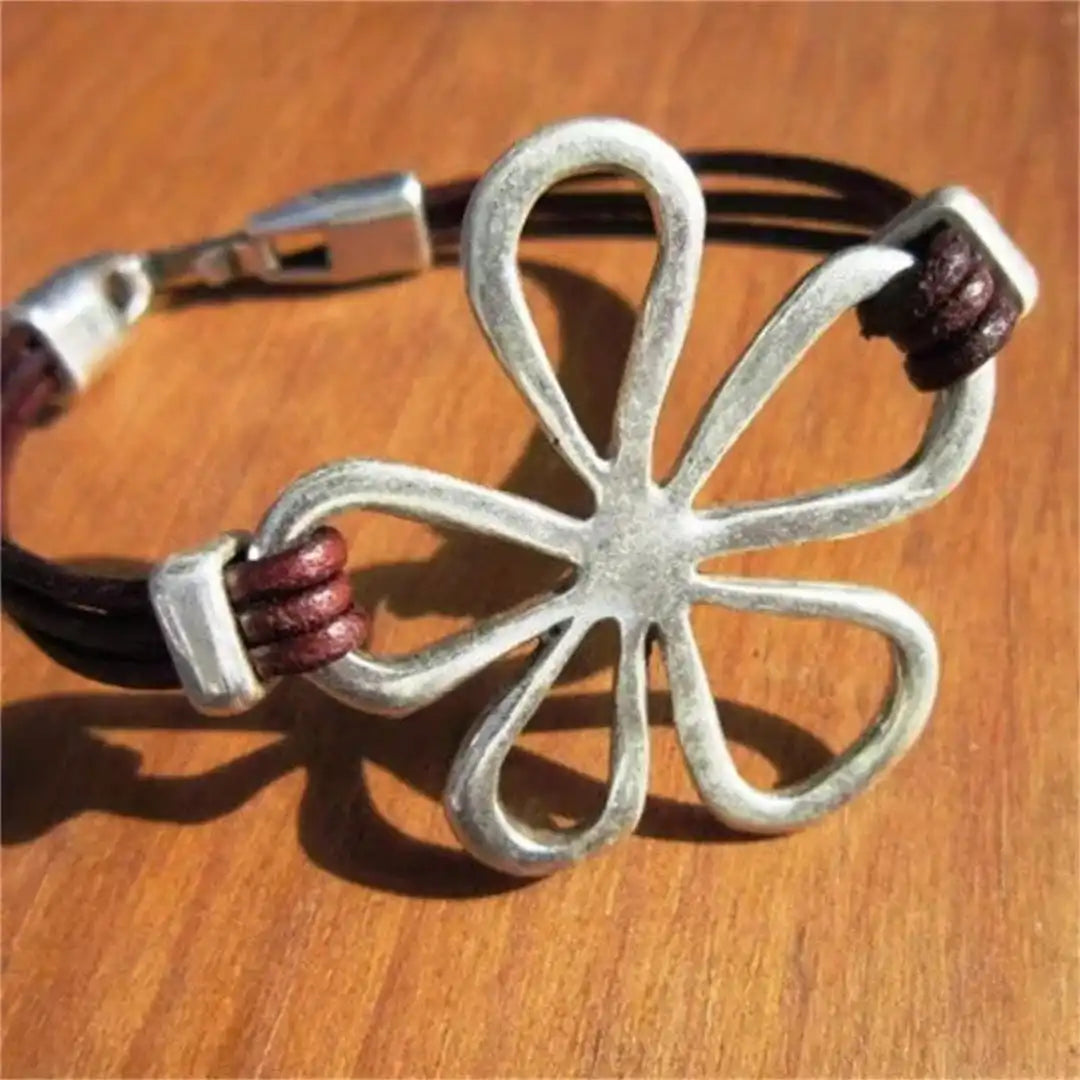 Pulsera clásica de cuero con flor plateada – imagen 3