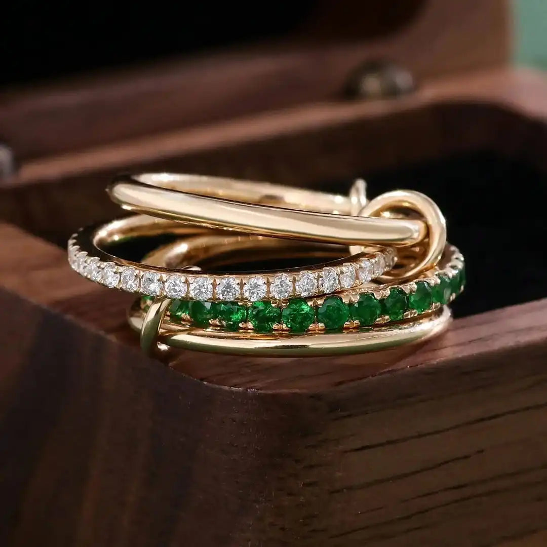Anillo apilable de oro rosa con cristales brillantes – imagen 4