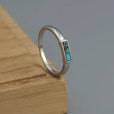 Anillo clásico de plata con turquesa en barra – imagen 3