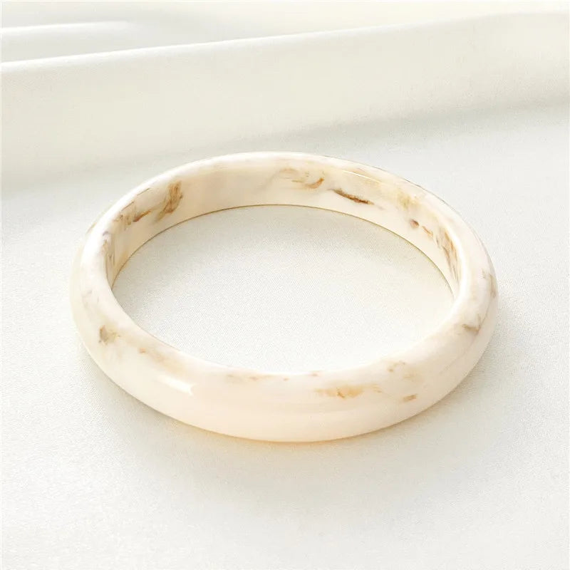 Pulsera acrílica semitransparente – imagen 2