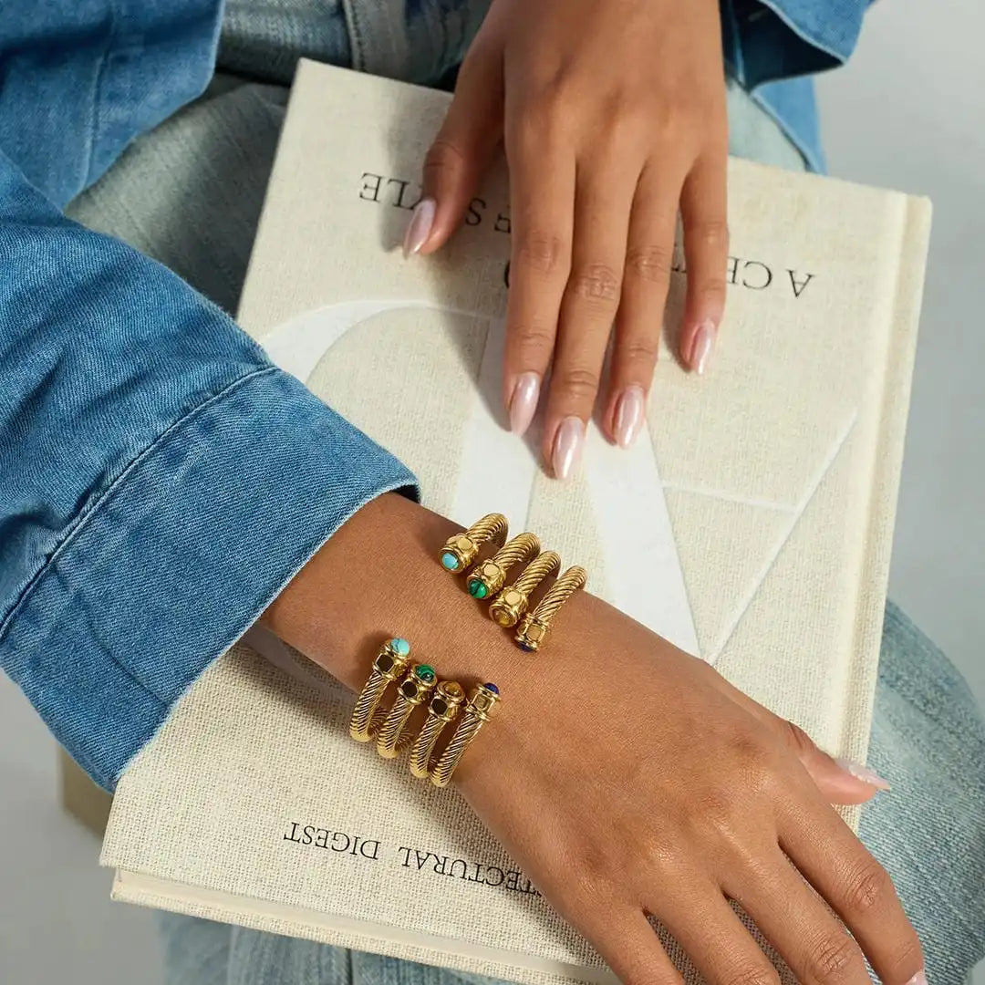 Pulsera vintage de oro ajustable con piedra – imagen 3