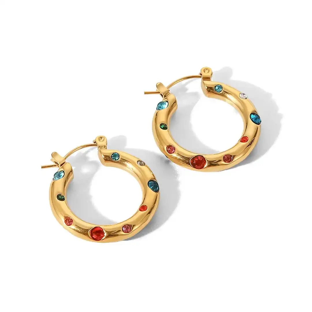 Pendientes de aro circular dorados con circonitas brillantes – imagen 9