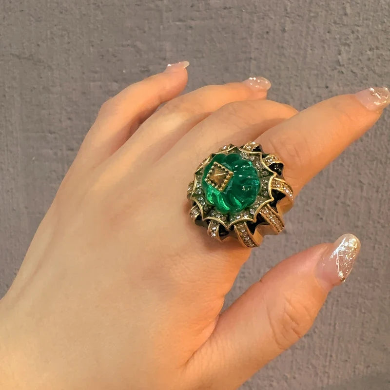 Anillo de cristal tallado verde esmeralda – imagen 3