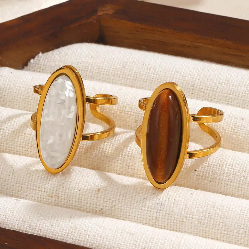 Anillo doble de oro con cabujón ovalado
