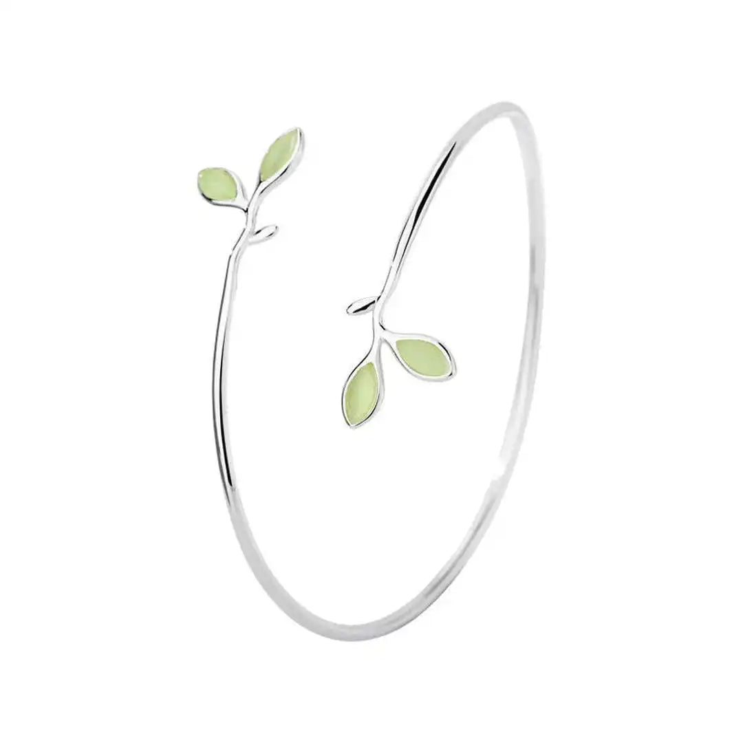 Brazalete de plata con ópalo y hoja atemporal – imagen 2
