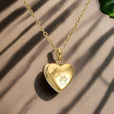 Collar urna conmemorativo para mascotas con colgante de corazón y huellas grabadas – imagen 2
