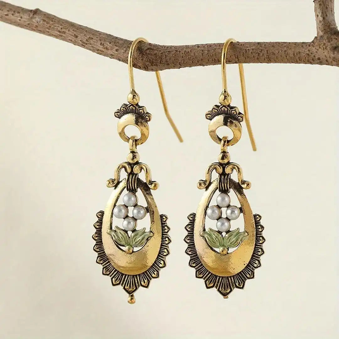 Pendientes Maya de flor dorada con perla – imagen 2