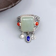 Anillo vintage de jade Hotan con borlas