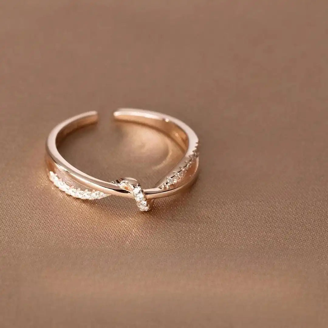 Anillo clásico con cruz y nudo – imagen 3