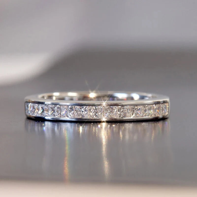 Anillo minimalista de circonita en plata – imagen 3