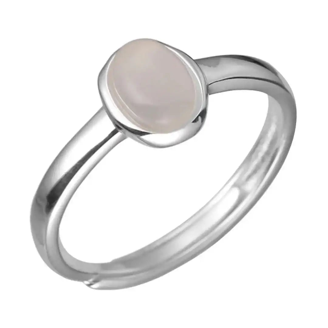 Anillo minimalista de plata con piedra de luna ovalada – imagen 4