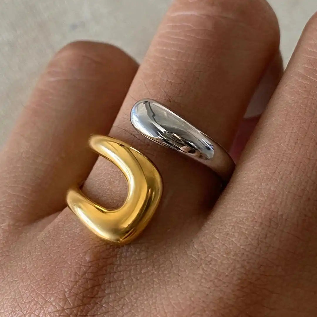Anillo abierto dorado atemporal