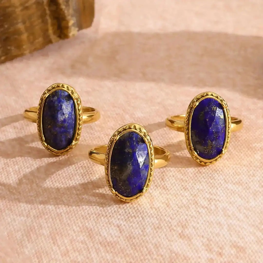 Anillo dorado ajustable con piedra Lapis Azul – imagen 3