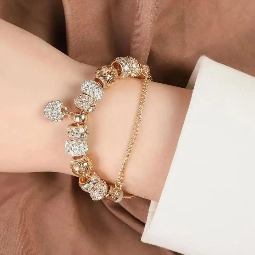 Pulsera gruesa de corazón dorado