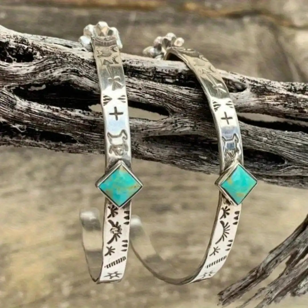 Pendientes boho de aro tallados a mano – imagen 2