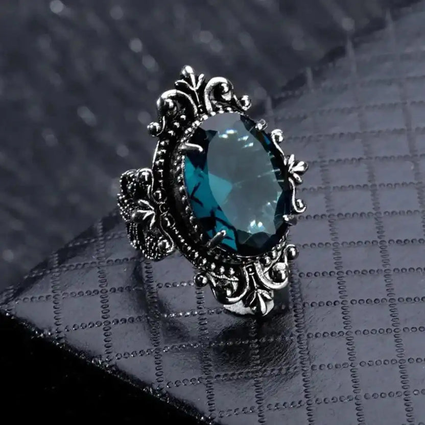 Anillo vintage de plata con circonita azul ovalada