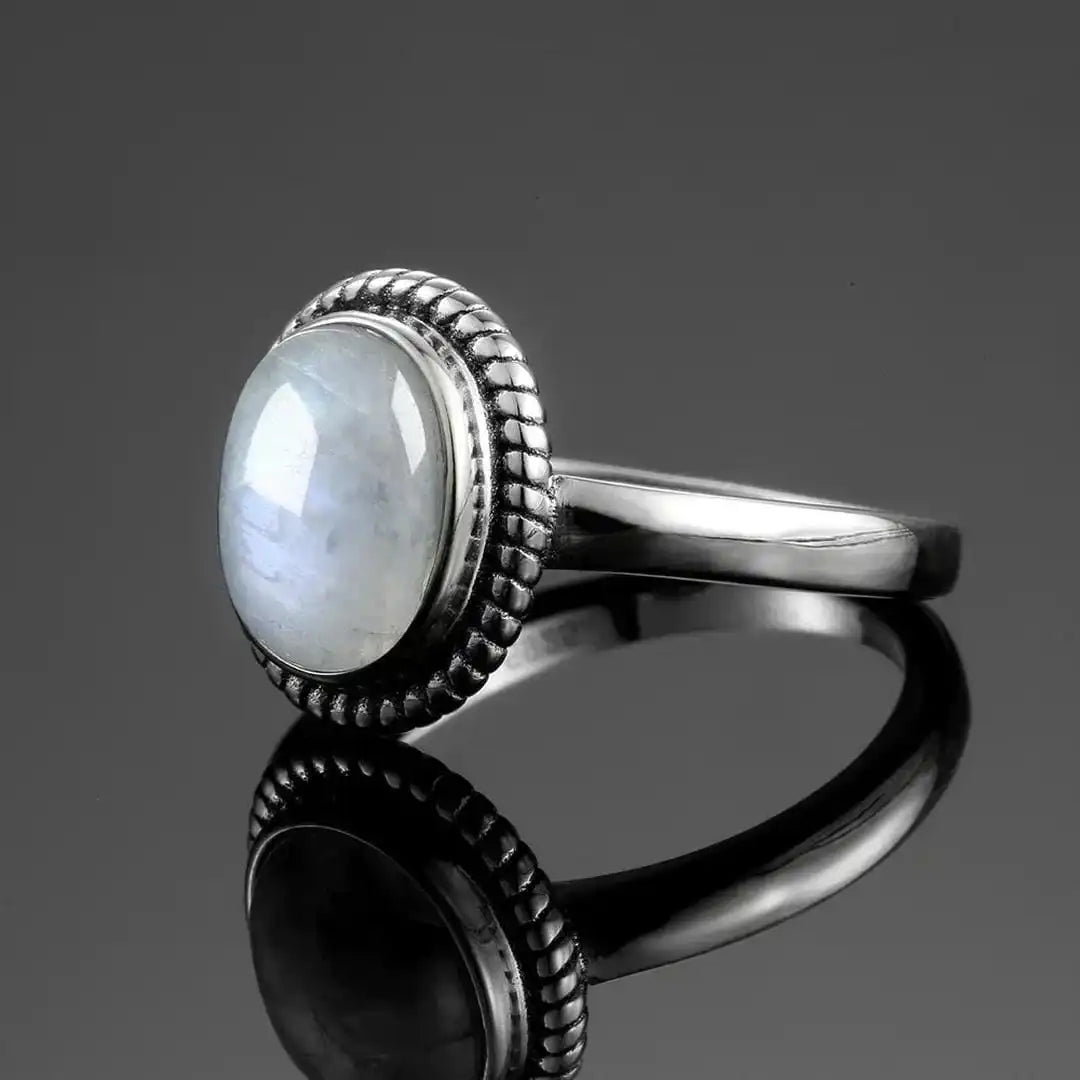 Anillo clásico ovalado de plata con cordón