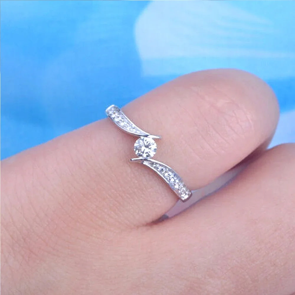 Anillo minimalista de circonita lujoso – imagen 3