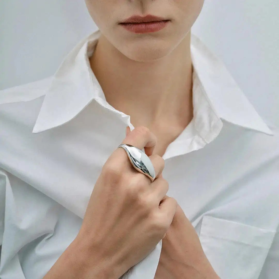 Anillo doble dorado atemporal – imagen 2