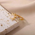Anillo celestial de oro con piedra de luna y rayo de sol – imagen 4