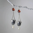 Pendientes colgantes de plata con perla y tres piedras