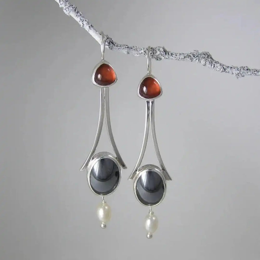 Pendientes colgantes de plata con perla y tres piedras