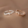 Anillo clásico con cruz y nudo – imagen 4