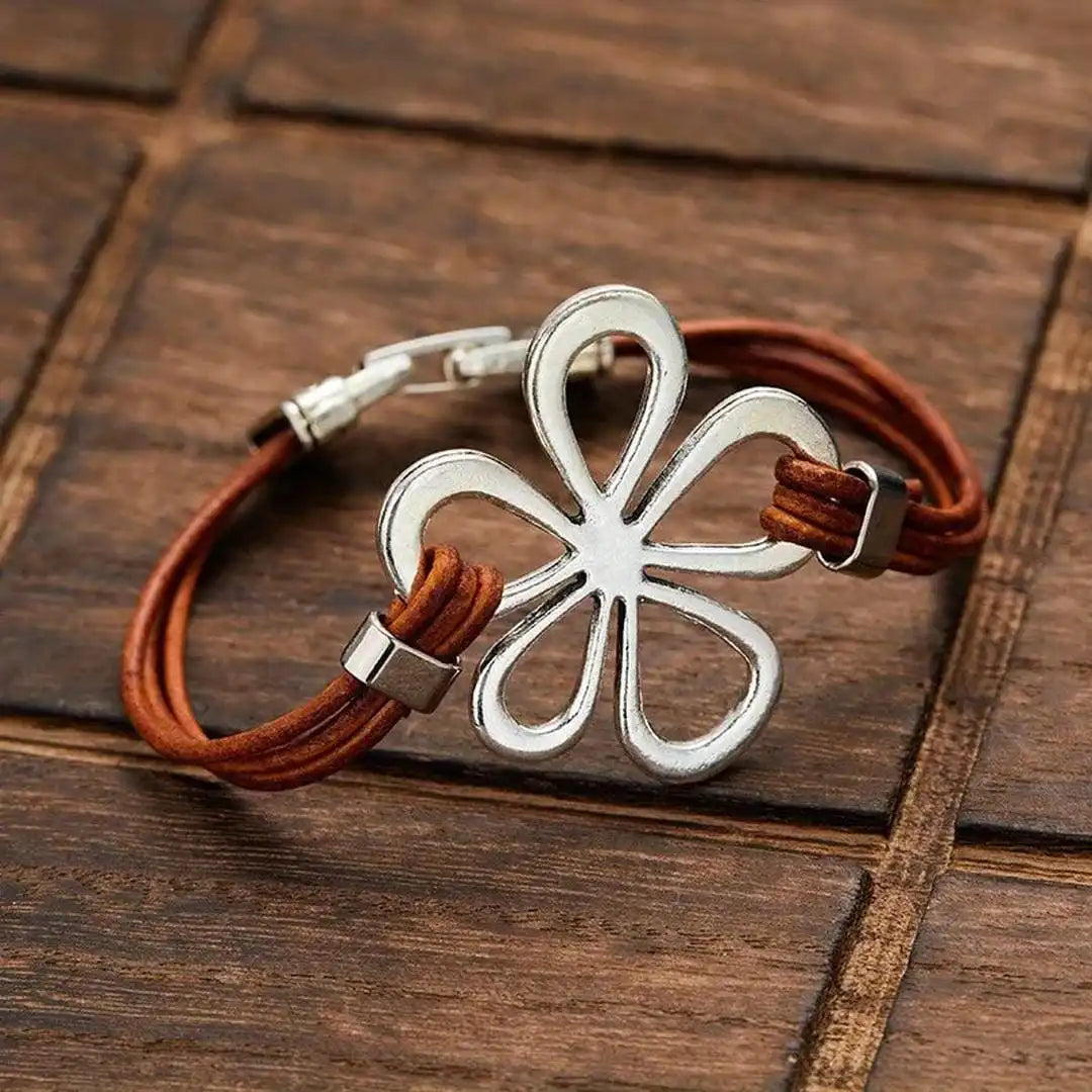 Pulsera clásica de cuero con flor plateada – imagen 2